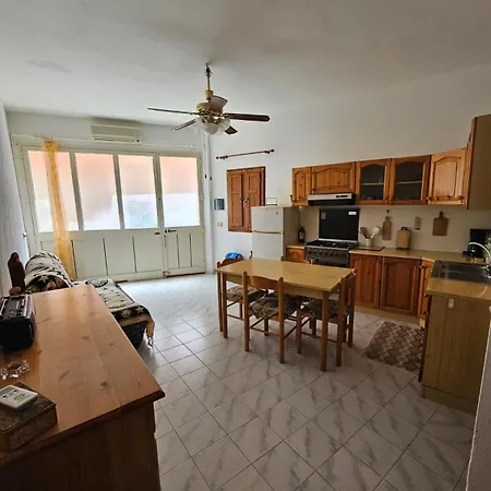 Domu Asquer 9 Tatil Evi *